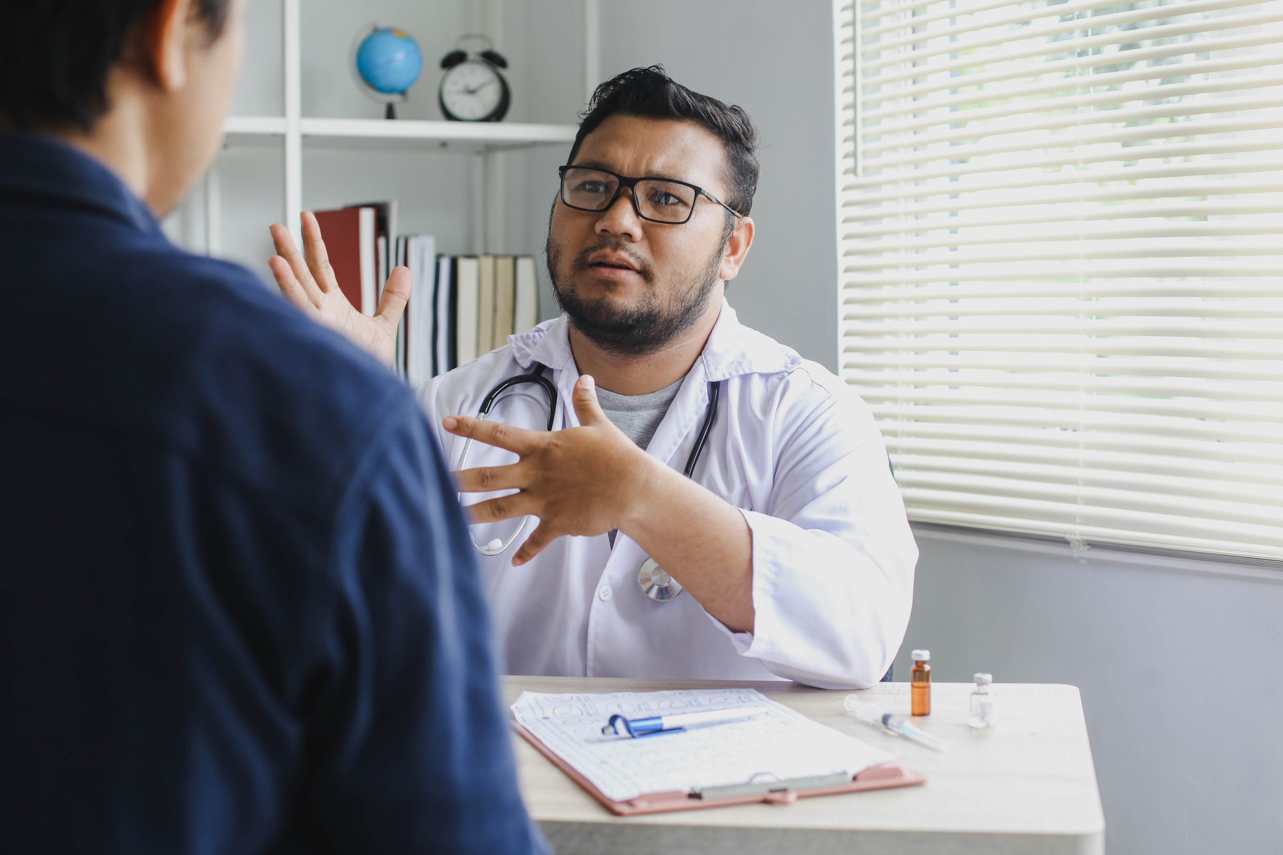 doctor-giving-advice-to-patient-2025-01-27-10-52-27-utc